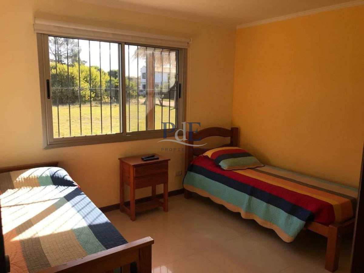 Casa de 3 dormitorios en La Juanita equipada 250 metros del mar. - Imagen 9