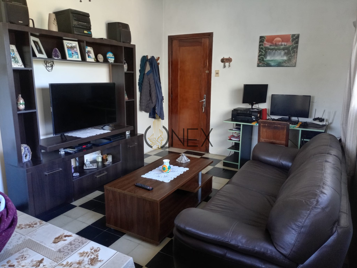 Apartamento ID.3139 - Oportunidad para inversores - 2 aptos + 2 locales comerciales en venta