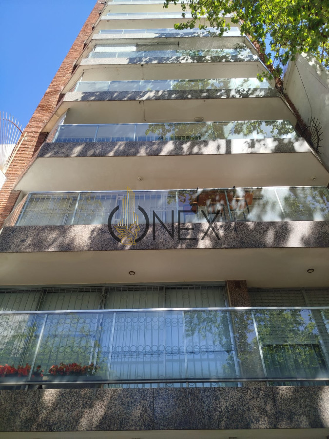 Apartamento ID.3295 - Venta Apartamento 3 dormitorios + servicio en Punta Carretas 