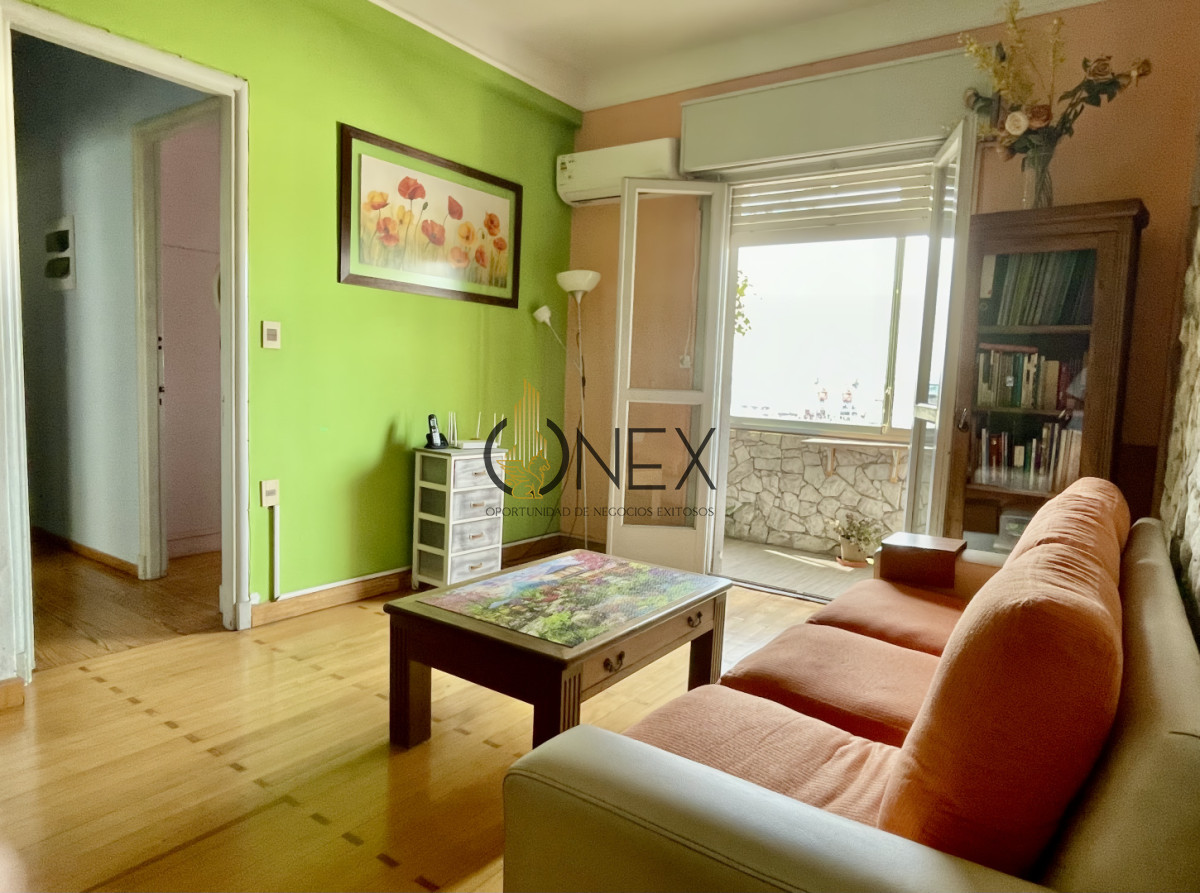 Apartamento ID.3700 - Apartamento en el Centro, de Alta Categoría, con Balcón Integrado y Excepcional Vista al Puerto