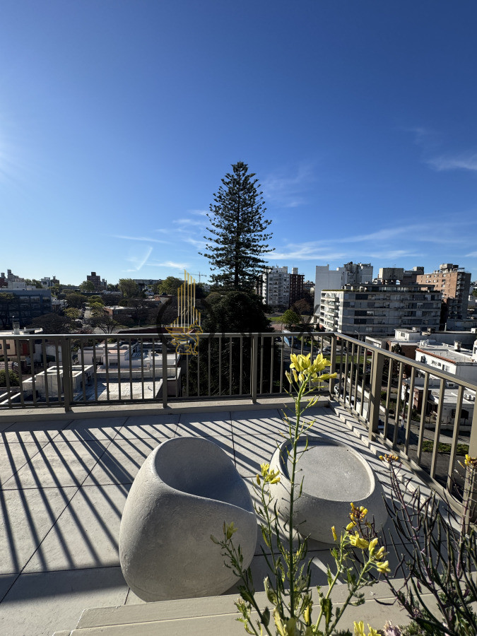 Apartamento ID.3215 - Alquiler 1 Dormitorio a estrenar con garaje, balcón y terraza privada !