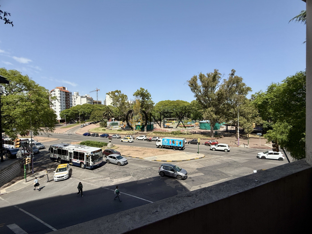 Apartamento ID.3861 - VENTA APARTAMENTO DE EPOCA CON RENTA DE 2 DORMITORIOS. PUNTA CARRETAS, MONTEVIDEO