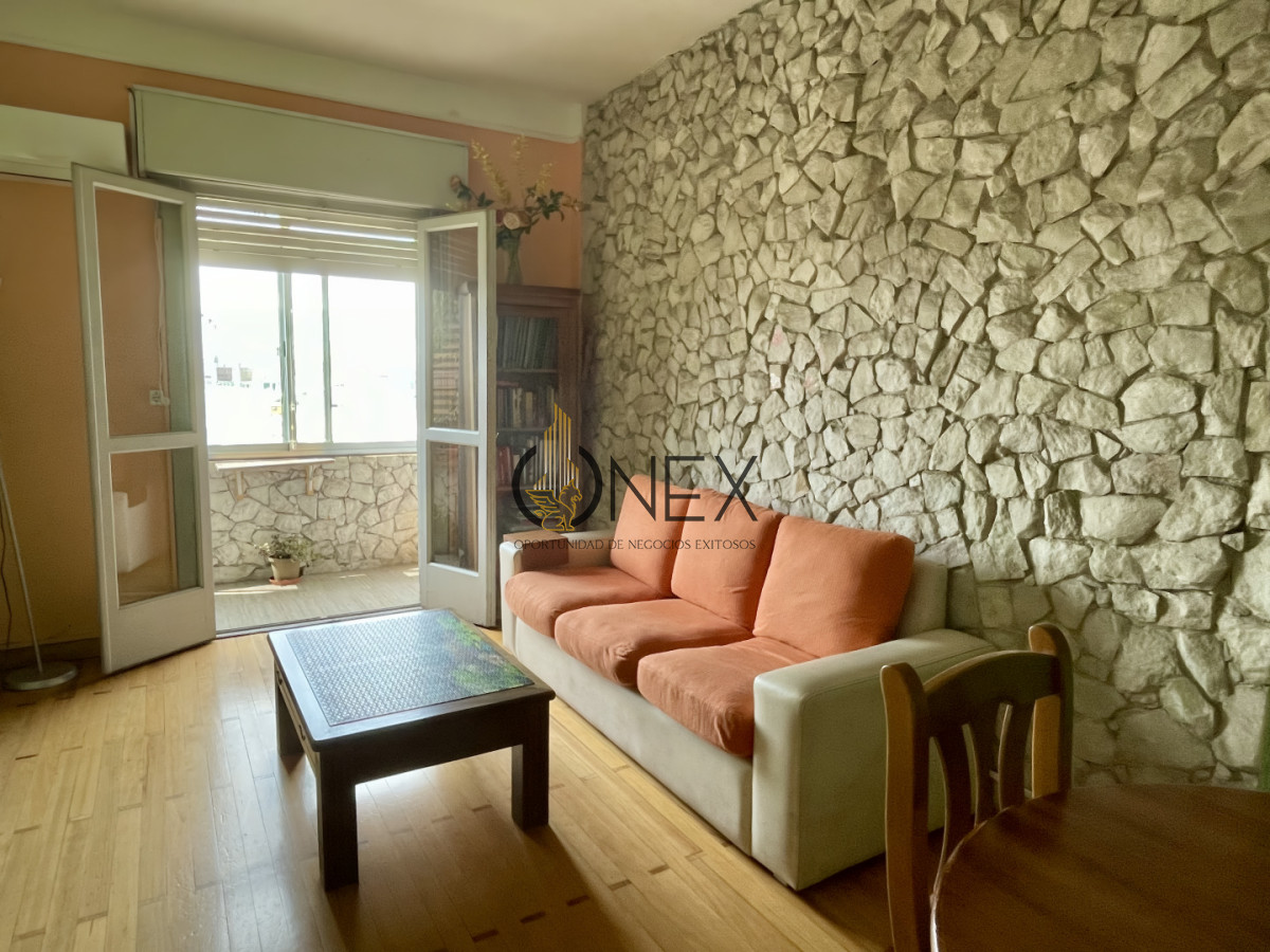 Apartamento ID.3700 - Apartamento en el Centro, de Alta Categoría, con Balcón Integrado y Excepcional Vista al Puerto