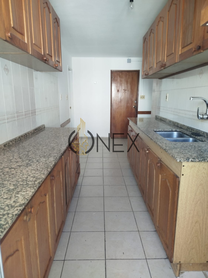 Apartamento ID.3295 - Venta Apartamento 3 dormitorios + servicio en Punta Carretas 
