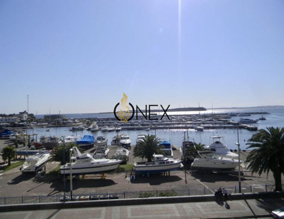 Apartamento ID.3464 - En venta apartamento en Punta del Este de 4 dormitorios. Con vista al puerto