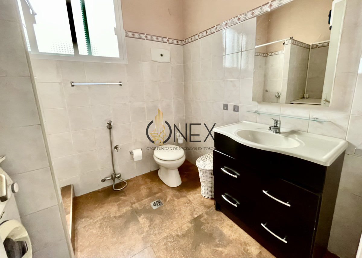 Apartamento ID.3700 - Apartamento en el Centro, de Alta Categoría, con Balcón Integrado y Excepcional Vista al Puerto