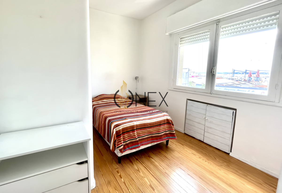 Apartamento ID.3700 - Apartamento en el Centro, de Alta Categoría, con Balcón Integrado y Excepcional Vista al Puerto