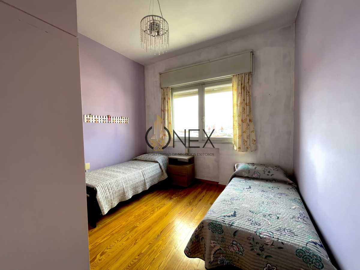 Apartamento ID.3700 - Apartamento en el Centro, de Alta Categoría, con Balcón Integrado y Excepcional Vista al Puerto