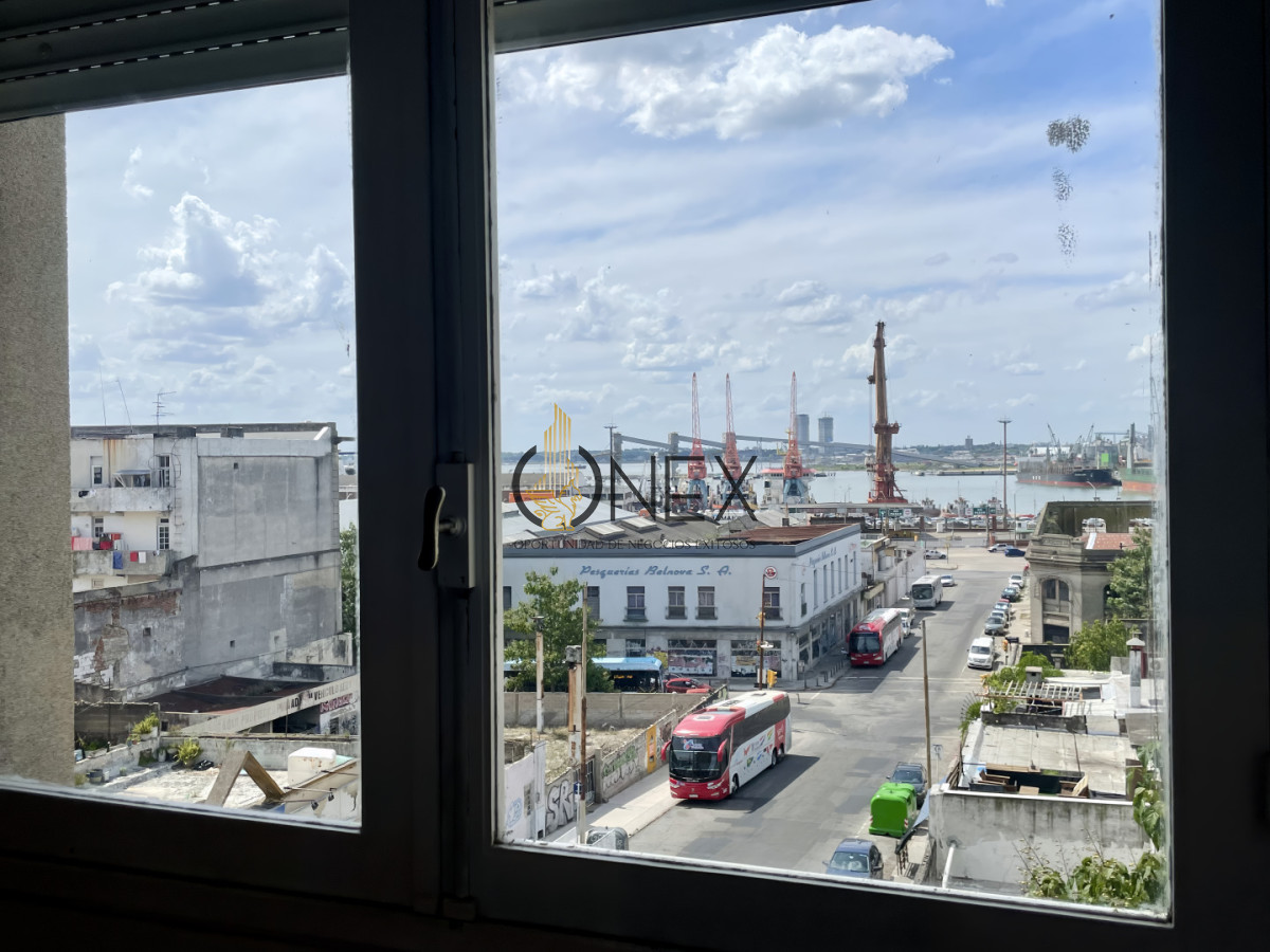 Apartamento ID.3700 - Apartamento en el Centro, de Alta Categoría, con Balcón Integrado y Excepcional Vista al Puerto