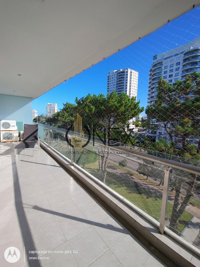 Apartamento ID.4243 - Alquiler anual en torre con amenities – Punta del Este 2 dormitorios 2 baños 