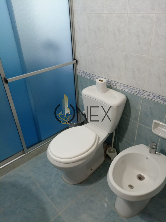 Apartamento ID.3139 - Oportunidad para inversores - 2 aptos + 2 locales comerciales en venta
