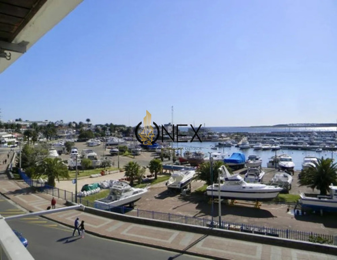 Apartamento ID.3464 - En venta apartamento en Punta del Este de 4 dormitorios. Con vista al puerto