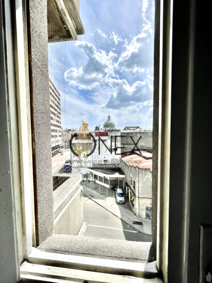 Apartamento ID.3700 - Apartamento en el Centro, de Alta Categoría, con Balcón Integrado y Excepcional Vista al Puerto