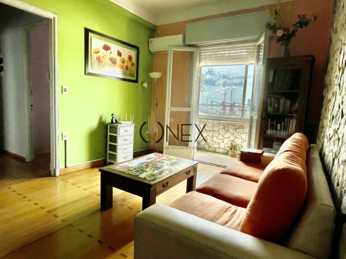 Apartamento ID.3700 - Apartamento en el Centro, de Alta Categoría, con Balcón Integrado y Excepcional Vista al Puerto