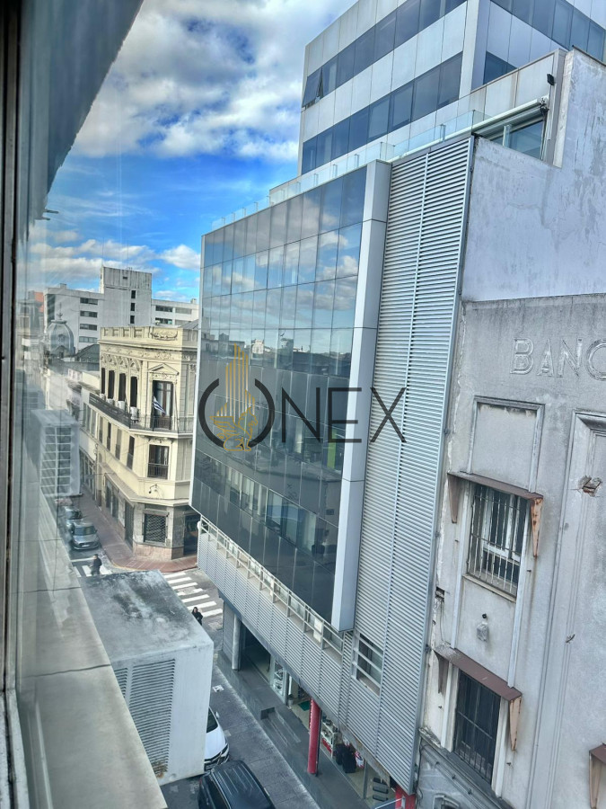 Apartamento ID.2519 - OFICINA EN VENTA CIUDAD VIEJA