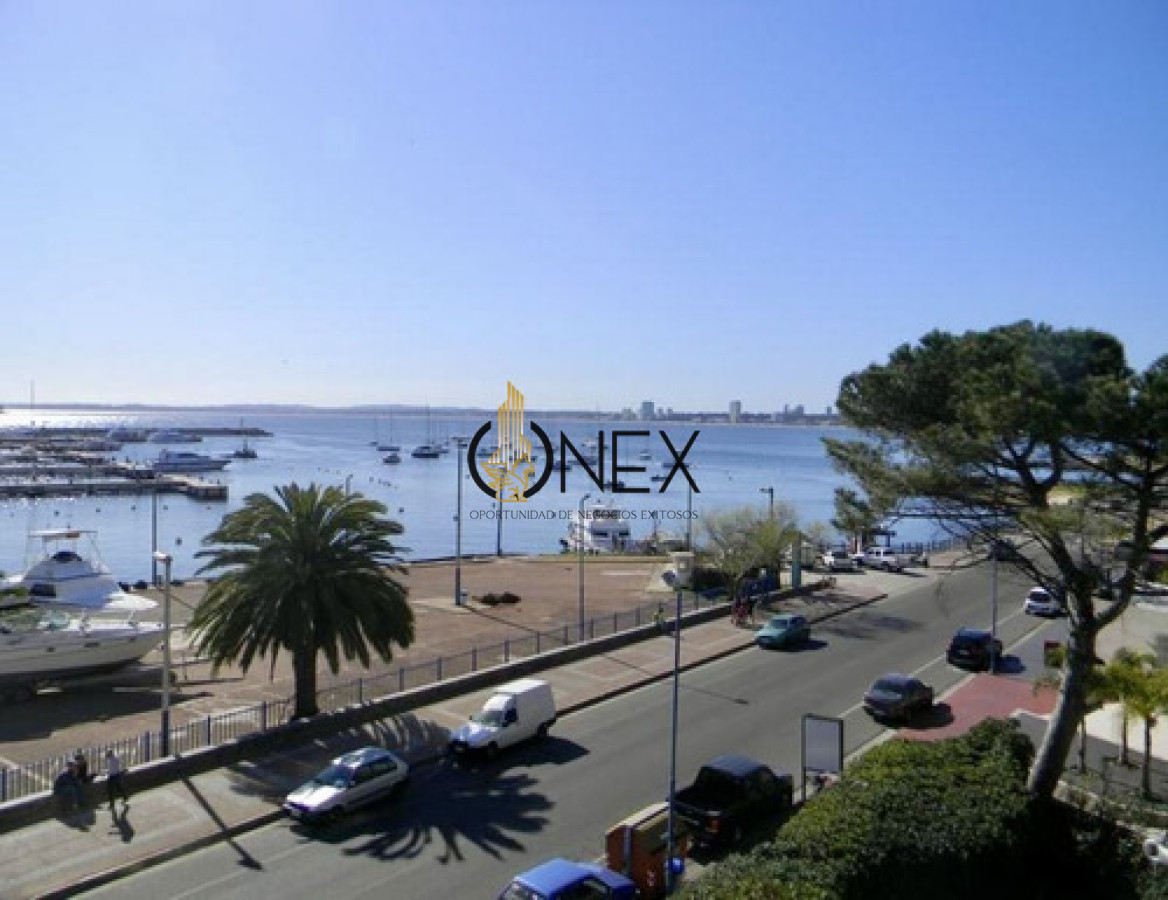Apartamento ID.3464 - En venta apartamento en Punta del Este de 4 dormitorios. Con vista al puerto