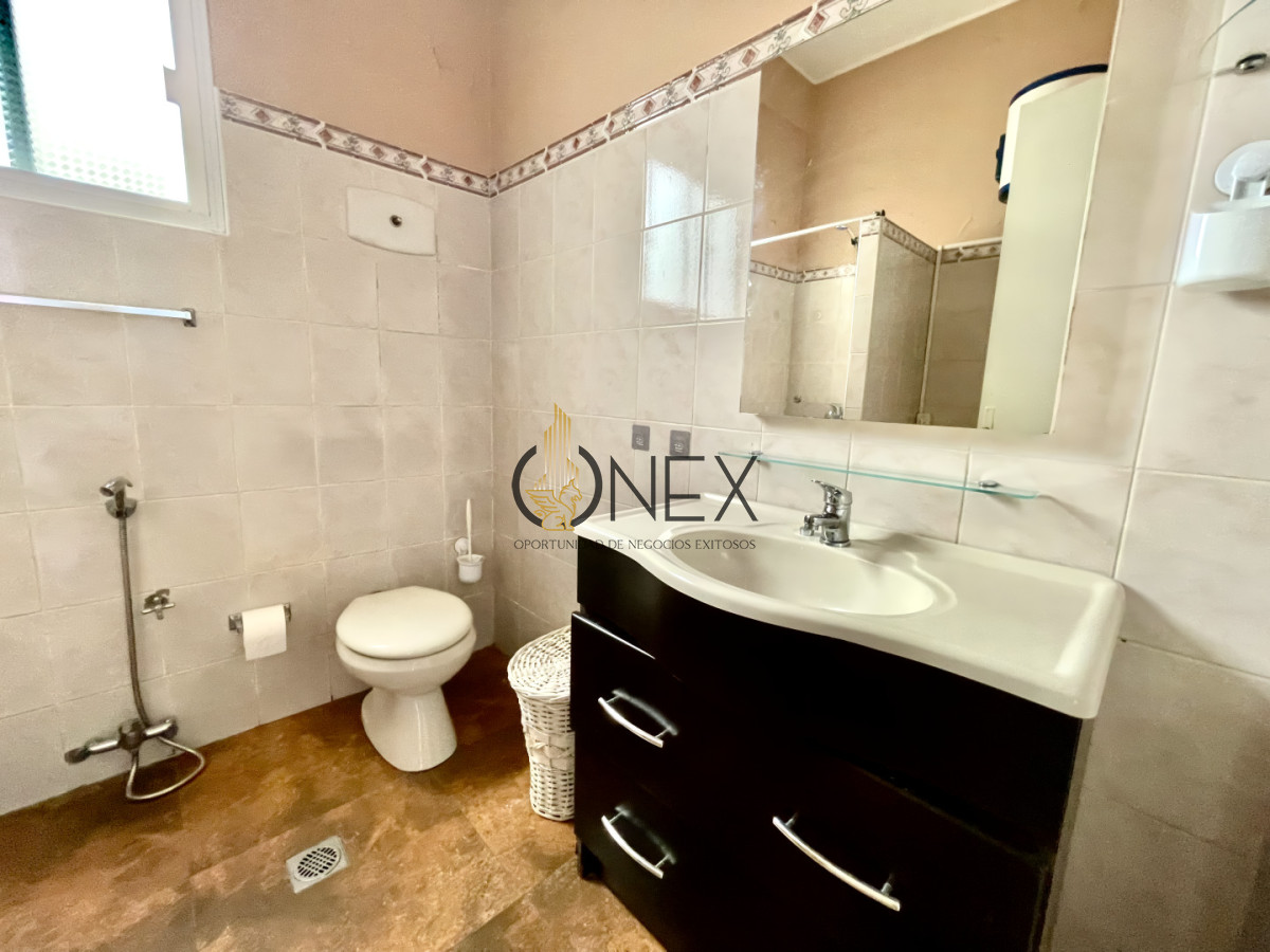 Apartamento ID.3700 - Apartamento en el Centro, de Alta Categoría, con Balcón Integrado y Excepcional Vista al Puerto