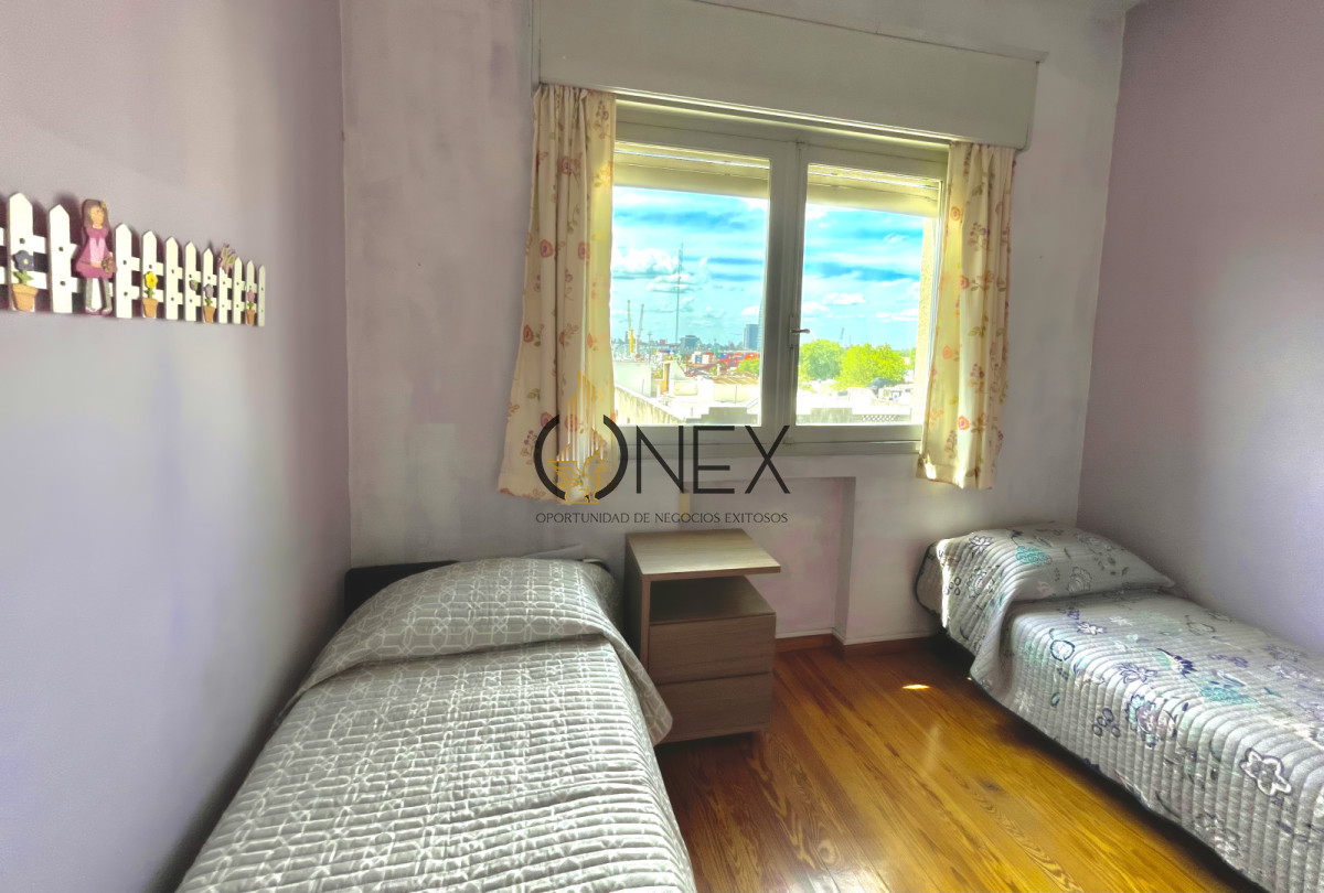 Apartamento ID.3700 - Apartamento en el Centro, de Alta Categoría, con Balcón Integrado y Excepcional Vista al Puerto