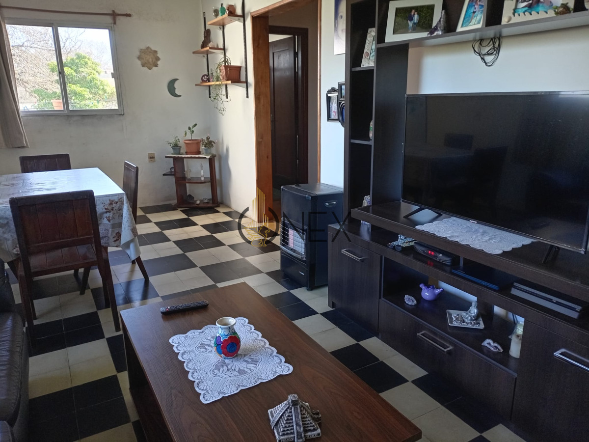 Apartamento ID.3139 - Oportunidad para inversores - 2 aptos + 2 locales comerciales en venta