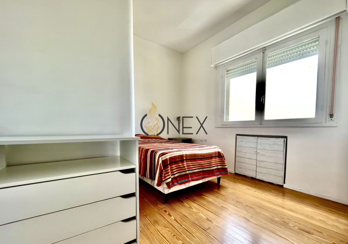 Apartamento ID.3700 - Apartamento en el Centro, de Alta Categoría, con Balcón Integrado y Excepcional Vista al Puerto