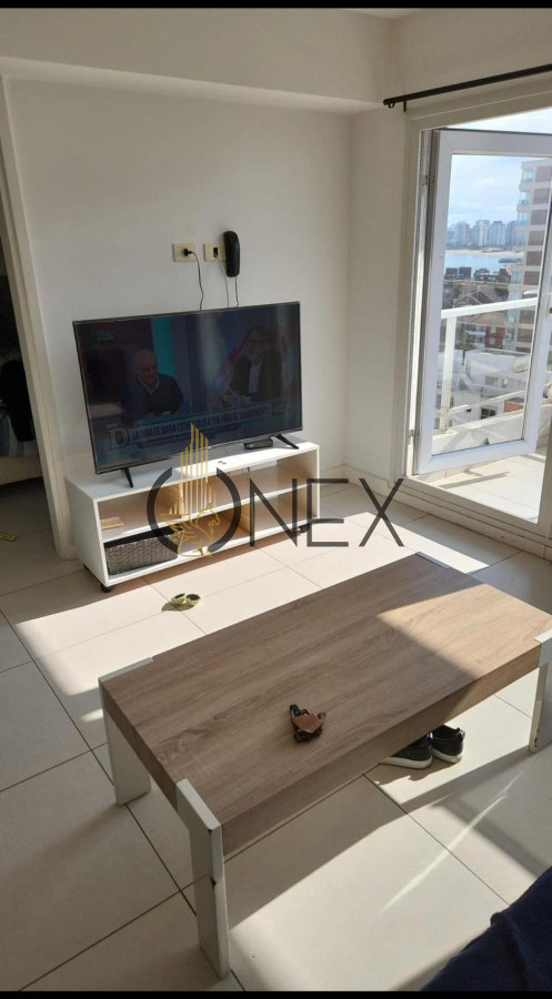 Apartamento ID.2083 - VENTA con renta actual dos dormitorios Lux Tower piso alto