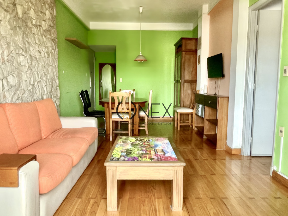 Apartamento ID.3700 - Apartamento en el Centro, de Alta Categoría, con Balcón Integrado y Excepcional Vista al Puerto