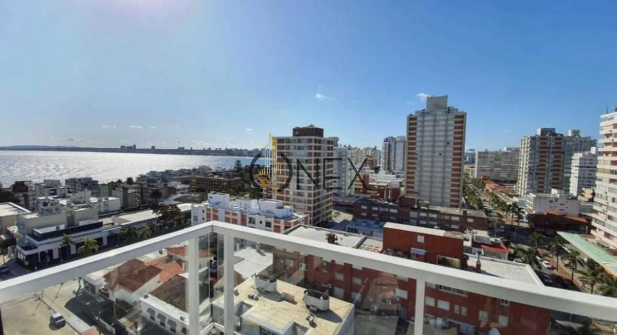 Apartamento ID.2083 - VENTA con renta actual dos dormitorios Lux Tower piso alto