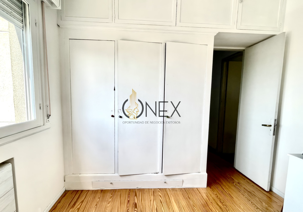 Apartamento ID.3700 - Apartamento en el Centro, de Alta Categoría, con Balcón Integrado y Excepcional Vista al Puerto