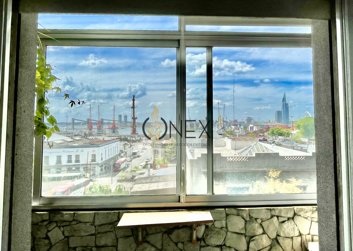 Apartamento ID.3700 - Apartamento en el Centro, de Alta Categoría, con Balcón Integrado y Excepcional Vista al Puerto