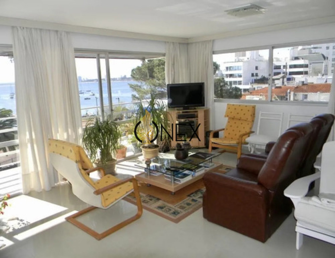 Apartamento ID.3464 - En venta apartamento en Punta del Este de 4 dormitorios. Con vista al puerto