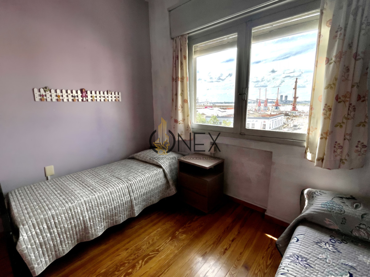 Apartamento ID.3700 - Apartamento en el Centro, de Alta Categoría, con Balcón Integrado y Excepcional Vista al Puerto