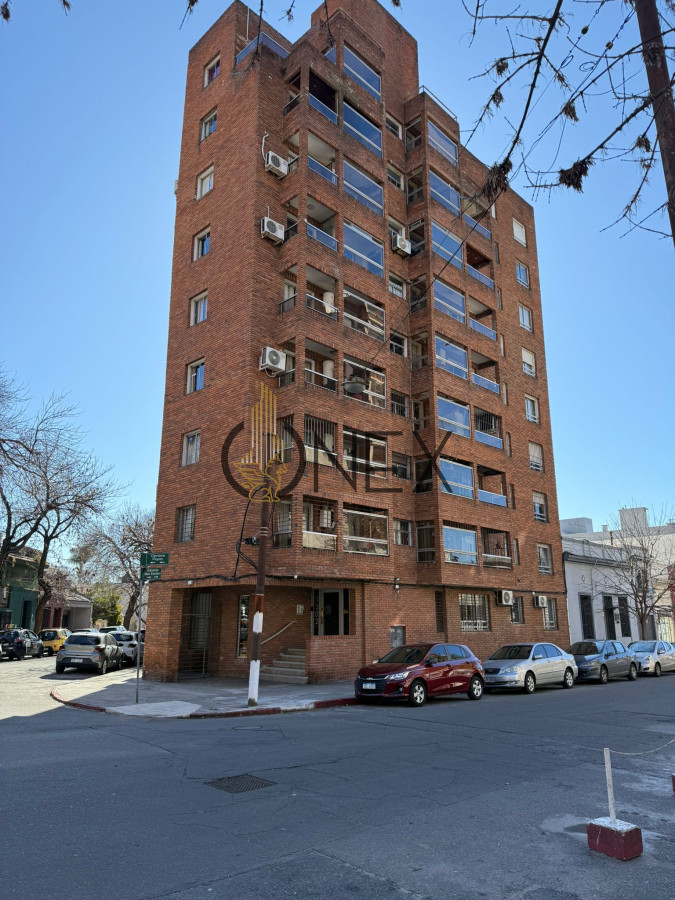 Apartamento ID.2584 - VENTA APARTAMENTO 4 DORMITORIOS EN POCITOS SIN GARAJE