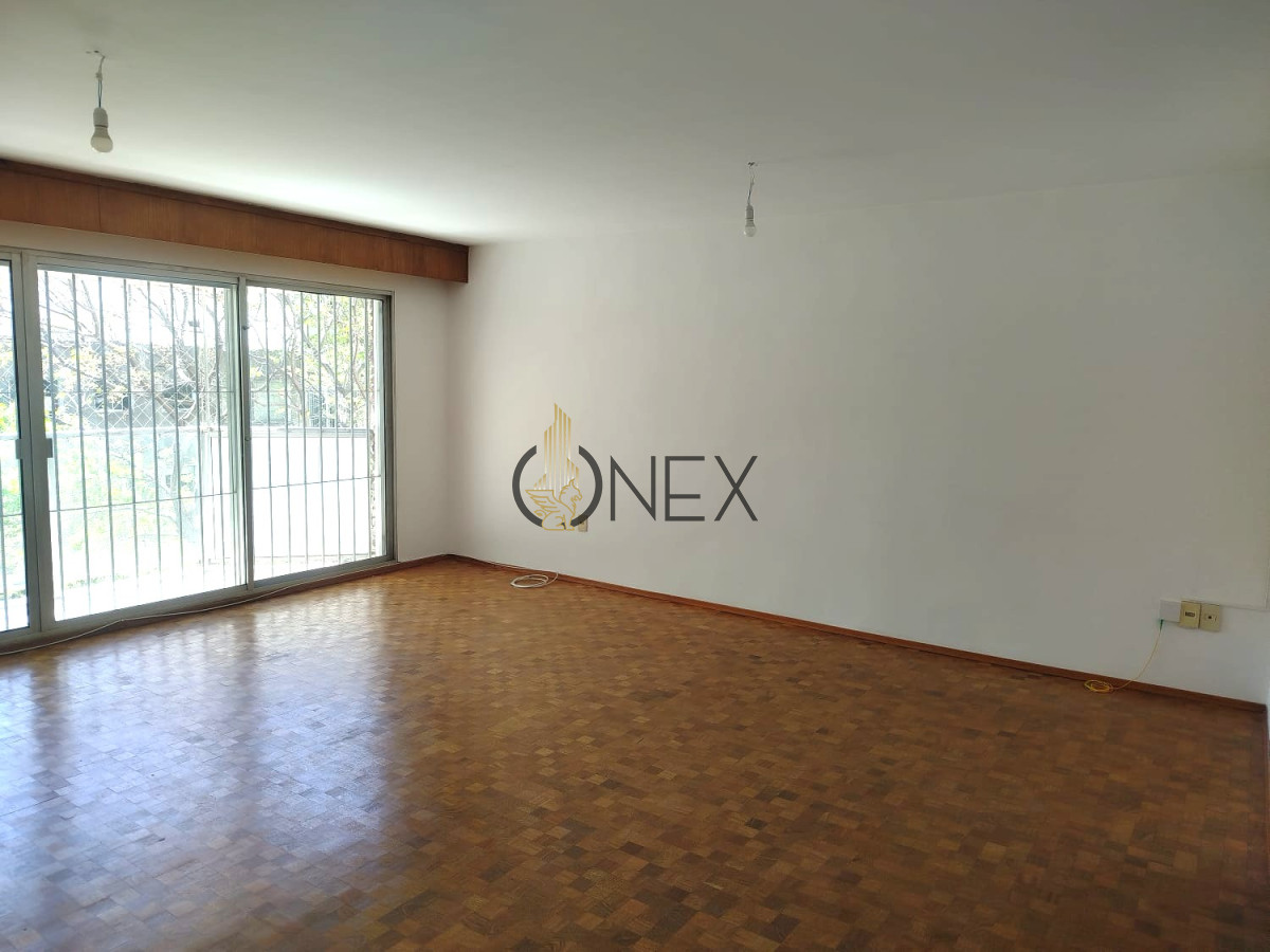 Apartamento ID.3295 - Venta Apartamento 3 dormitorios + servicio en Punta Carretas 