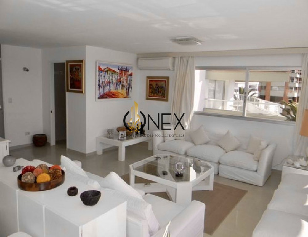 Apartamento ID.3464 - En venta apartamento en Punta del Este de 4 dormitorios. Con vista al puerto