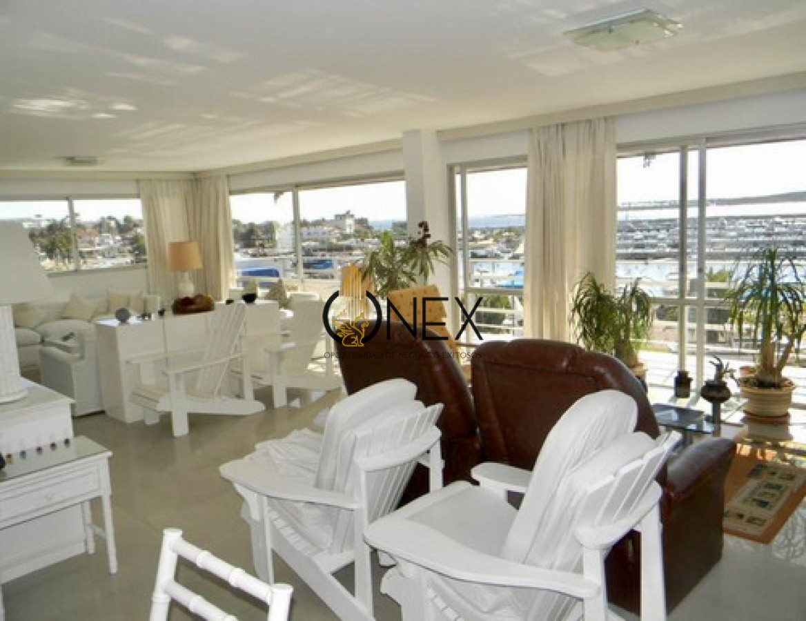 Apartamento ID.3464 - En venta apartamento en Punta del Este de 4 dormitorios. Con vista al puerto