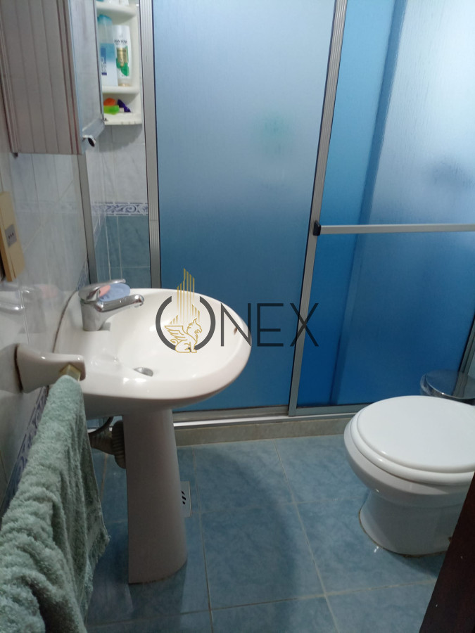 Apartamento ID.3139 - Oportunidad para inversores - 2 aptos + 2 locales comerciales en venta