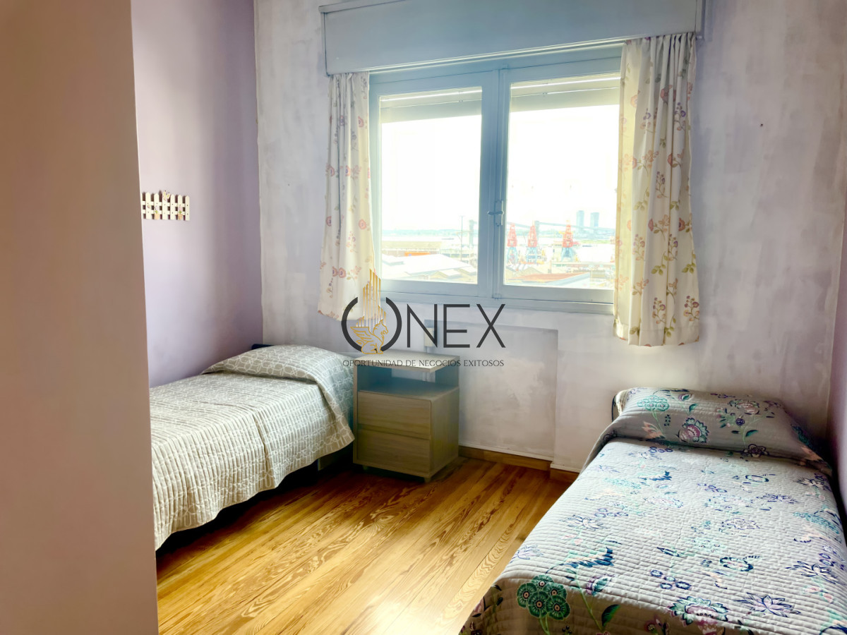 Apartamento ID.3700 - Apartamento en el Centro, de Alta Categoría, con Balcón Integrado y Excepcional Vista al Puerto