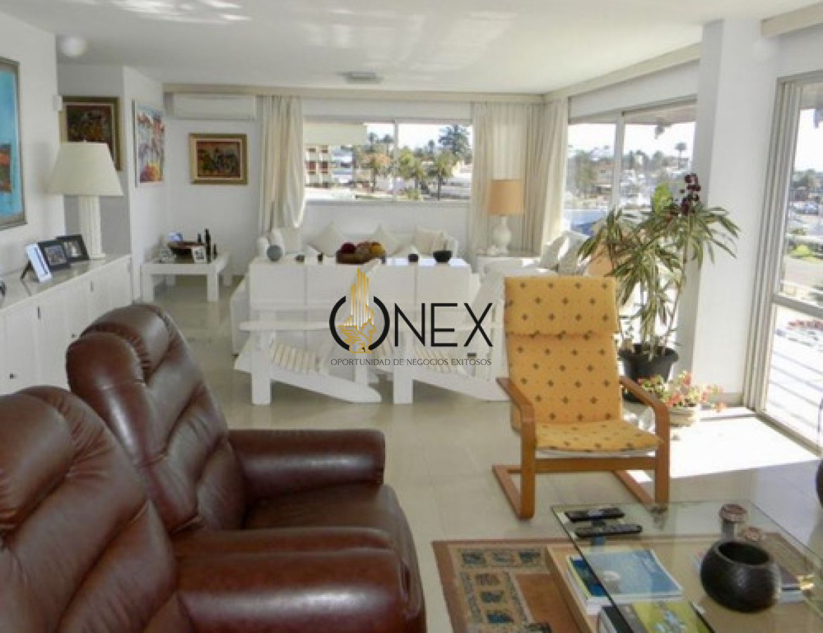 Apartamento ID.3464 - En venta apartamento en Punta del Este de 4 dormitorios. Con vista al puerto