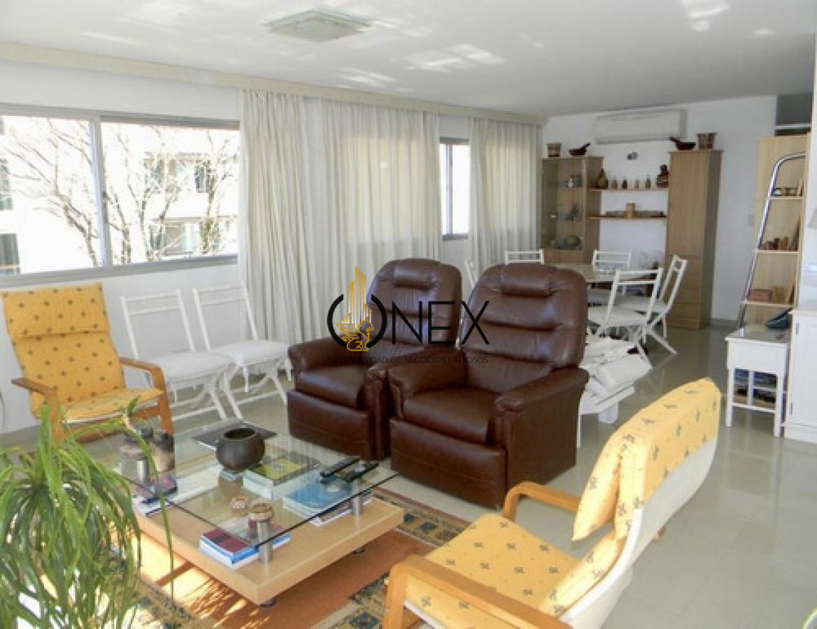Apartamento ID.3464 - En venta apartamento en Punta del Este de 4 dormitorios. Con vista al puerto