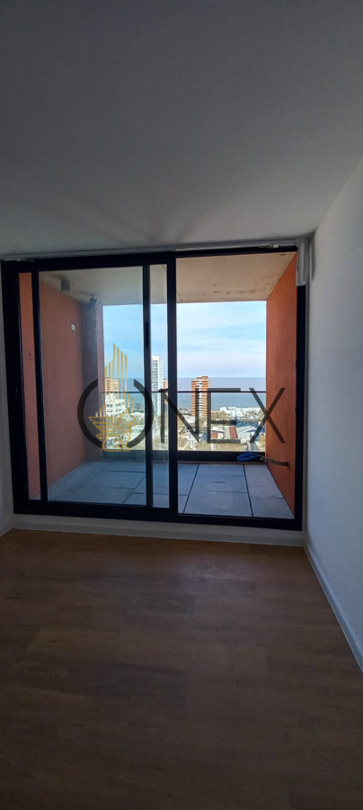 Apartamento ID.3321 - Alquiler de Apartamento 2 dormitorios + cochera vista a la rambla Barrio Sur