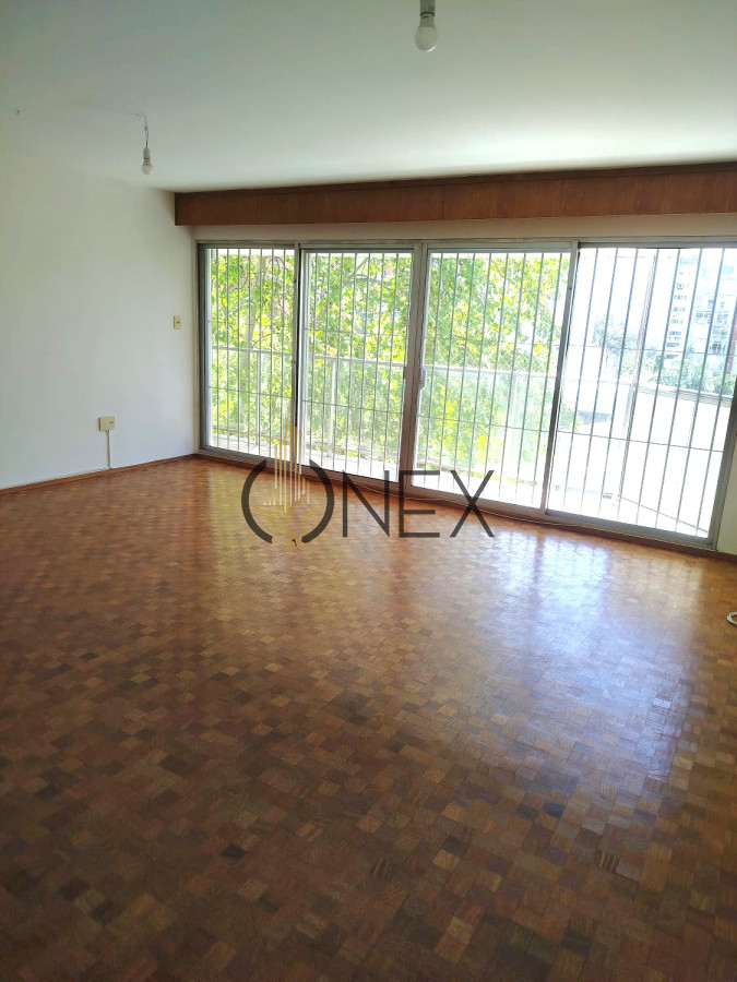 Apartamento ID.3295 - Venta Apartamento 3 dormitorios + servicio en Punta Carretas 
