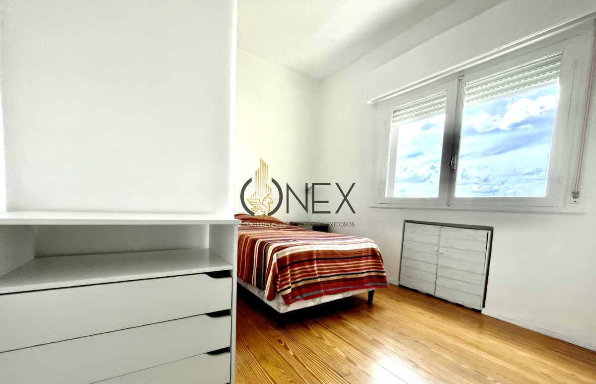 Apartamento ID.3700 - Apartamento en el Centro, de Alta Categoría, con Balcón Integrado y Excepcional Vista al Puerto