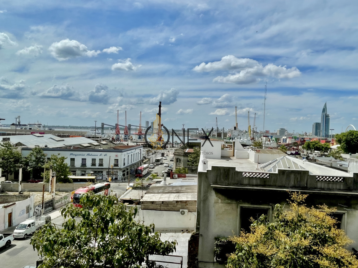 Apartamento ID.3700 - Apartamento en el Centro, de Alta Categoría, con Balcón Integrado y Excepcional Vista al Puerto