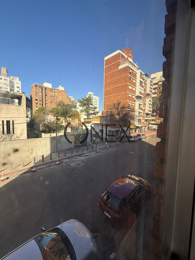 Apartamento ID.2584 - VENTA APARTAMENTO 4 DORMITORIOS EN POCITOS SIN GARAJE
