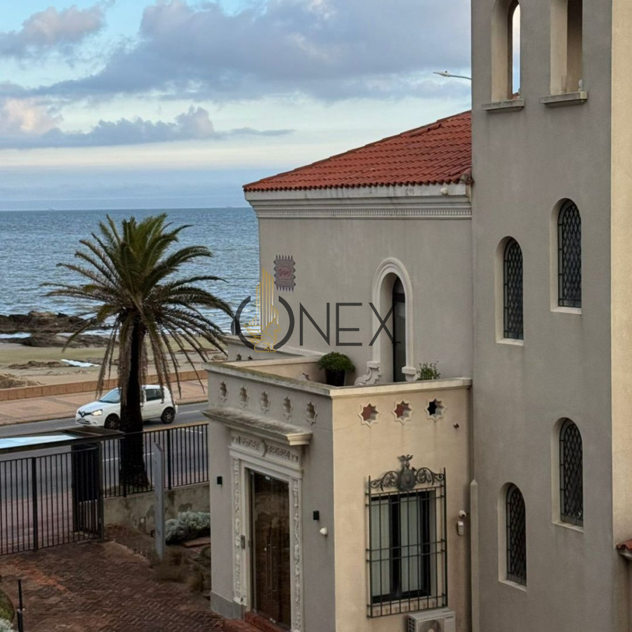 Apartamento ID.2215 - Venta Apartamento Exclusivo de dos dormitorios en Carrasco