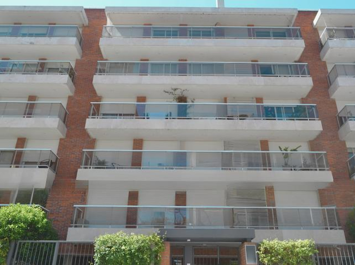 VENTA APARTAMENTO 3 DORMITORIOS Y GGE EN POCITOS