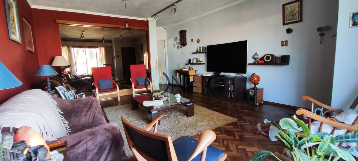 Casa ID.2656 - VENTA CASA MALVIN 3 DORMITORIOS 3 BAÑOS PARRILLERO GARAGE