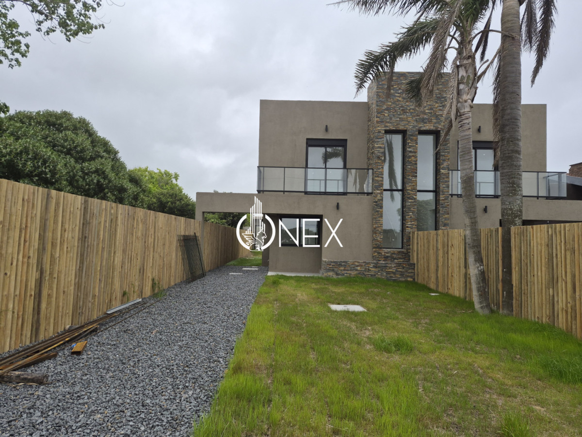 Casa ID.4978 - Se vende casa en Shangrila frente al mar, Canelones.