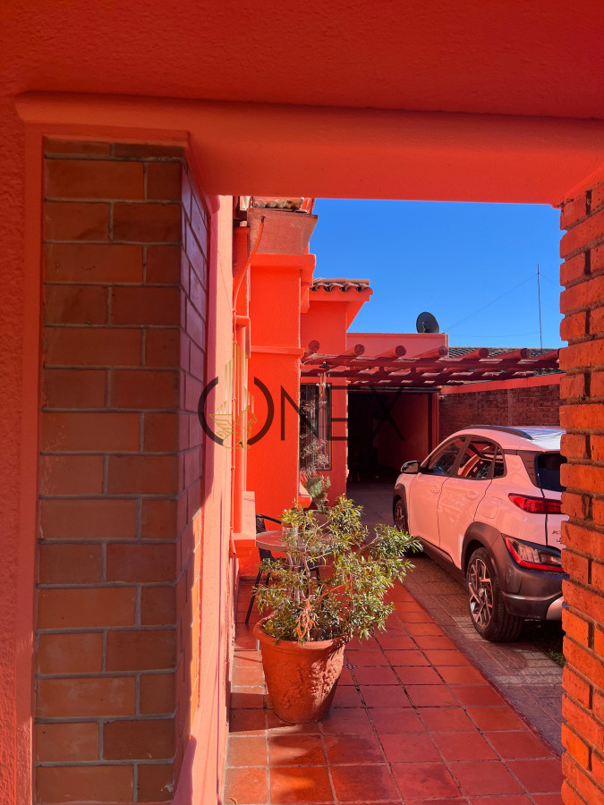 Casa ID.2573 - Hermosa propiedad de 4 dormitorios en Av. Don Pedro de Mendoza