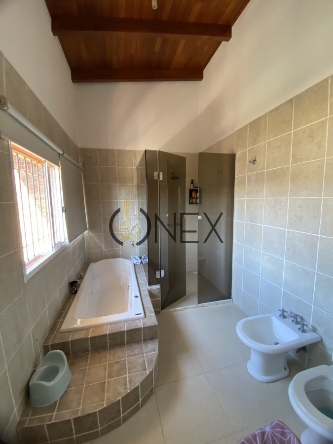 Casa ID.2717 - ESPECTACULAR PROPIEDAD FRENTE A PLAZA EN VENTA PAYSANDU 